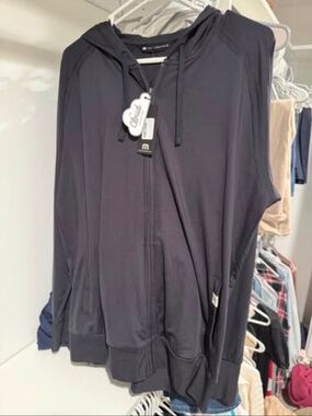 Travis Mathew Cloud full zip NWT